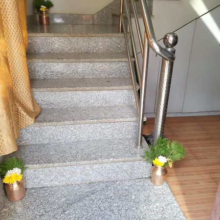 Kathmandu Airport View Hotel And Lodge Экстерьер фото